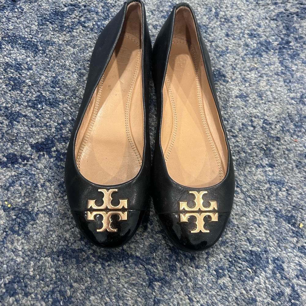 Tory Burch black ballet flats size 6 like new - Picture 2 of 8